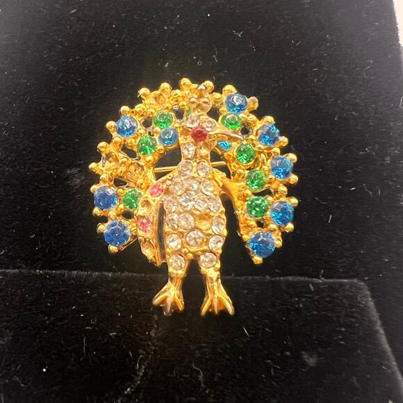 Vintage Cubic Zirconia Multicolored Peacock Brooch Gold Tone Holiday Jewelry - Picture 1 of 7